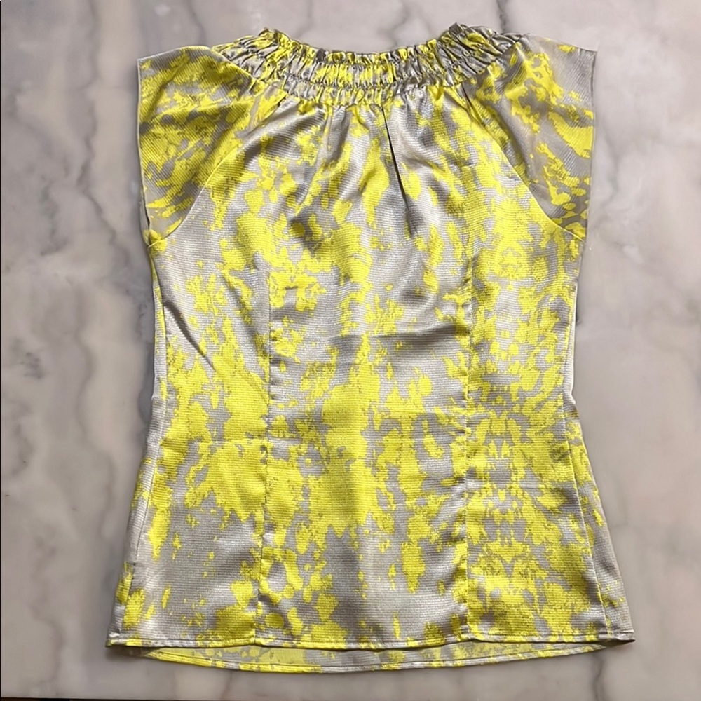 🎈The Limited Yellow Silver Smocked Blouse🎁Bundle up to 5lbs for $20 Sale 📦 - Picture 4 of 4